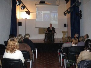 conferencia de Andres Molinari sobre la historia de los teatros en granada