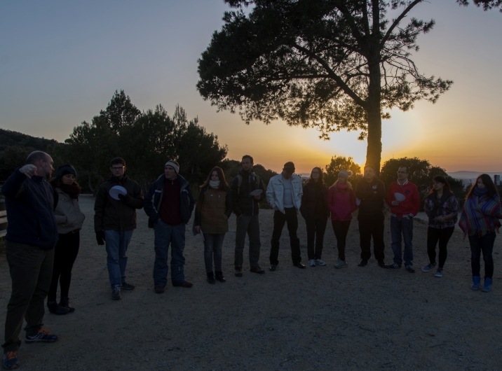 Los participantes del taller de astronomía de Nueva Acrópolis Barcelona en el Collserola.