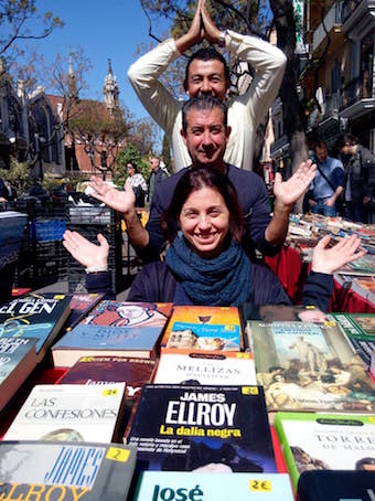 Puesto de libros para recaudar fondos