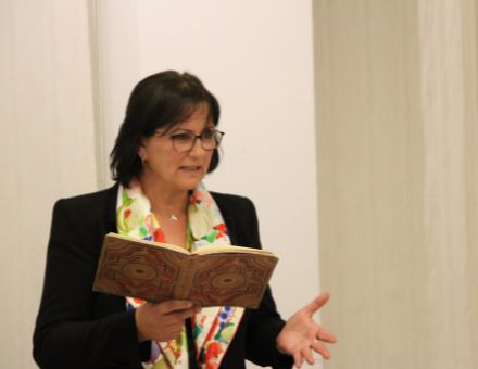 Magdalena S. Blesa recitando