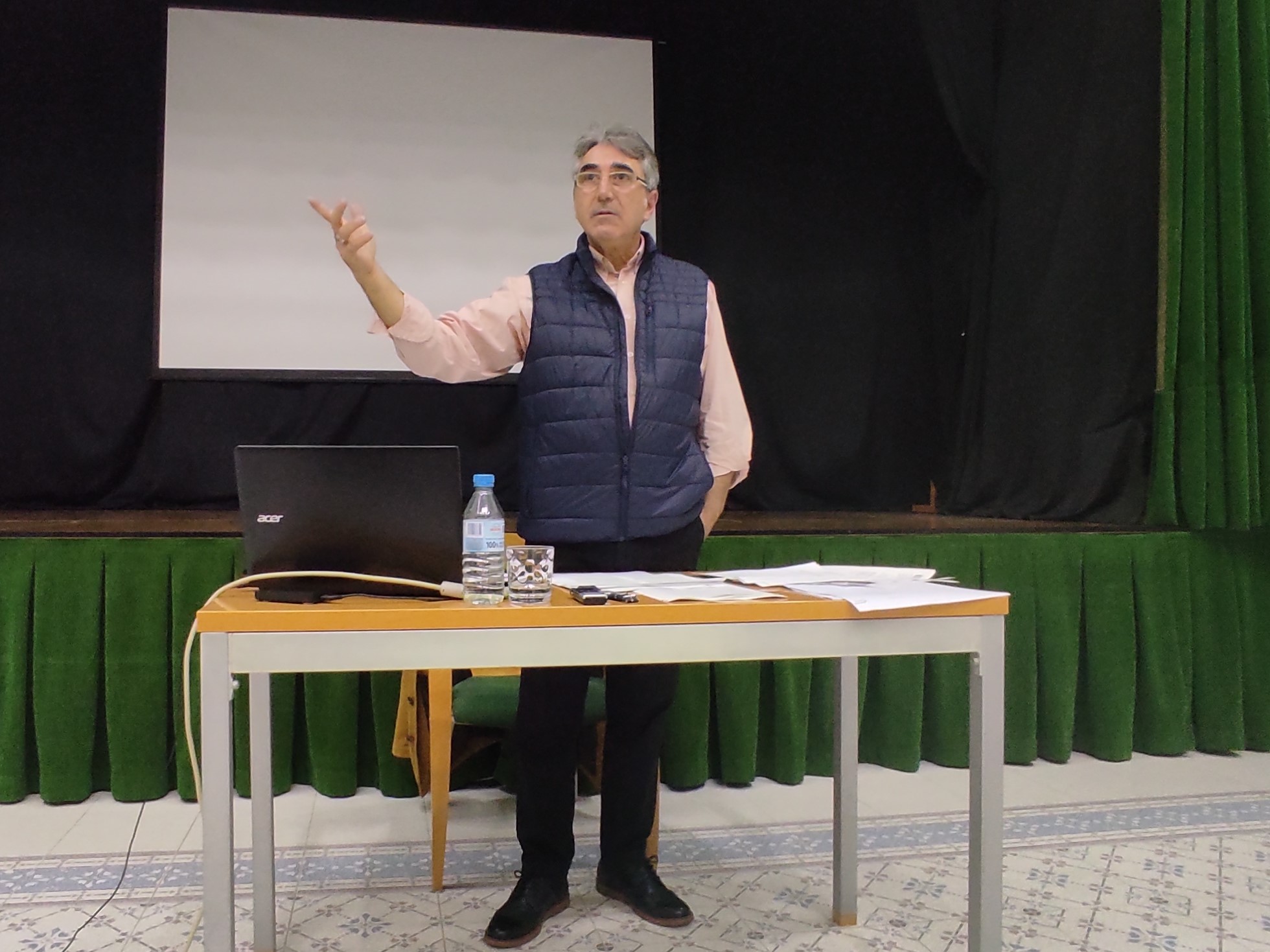 Charla: El rol de eros en la dialéctica platónica