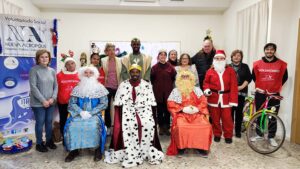 Los Reyes Magos visitan el Comedor Social La Concordia de Nueva Acrópolis en Valencia