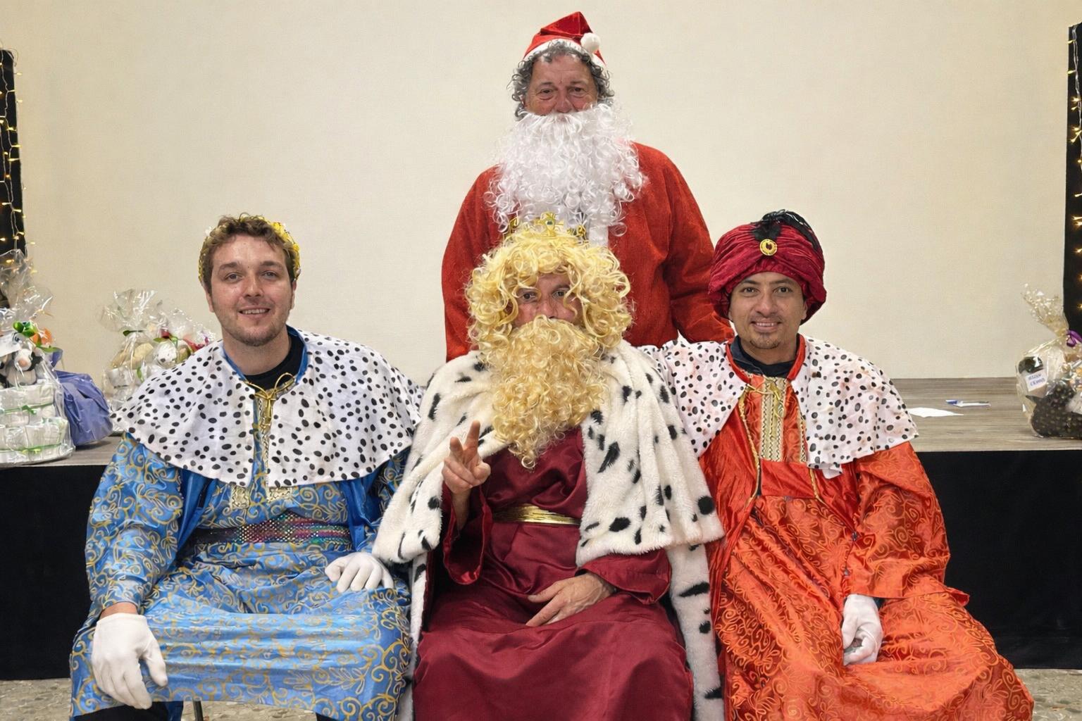 Los Reyes Magos reparten ilusión en la Despensa Solidaria La Concordia