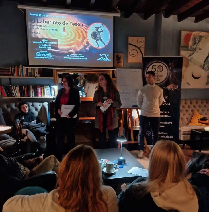 Tertulia El Laberinto de Teseo. Conócete para transformar tu mundo