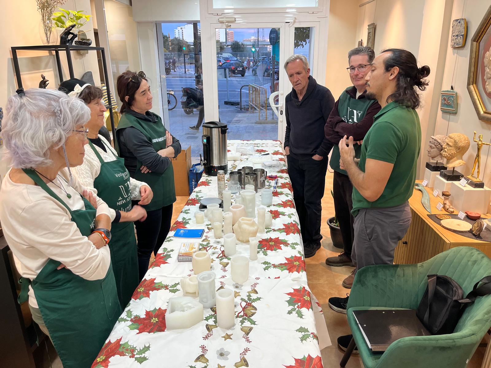 Taller de elaboración de velas y decoración de piezas: creatividad, simbolismo y trabajo artesanal